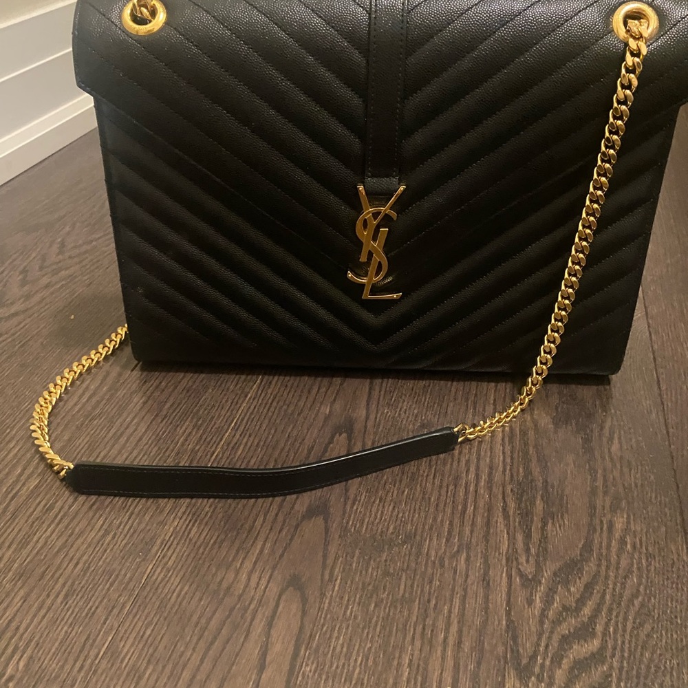 Authentic Yves Saint Laurent Black Quilted Shoulder Bag - Picture 1 of 12